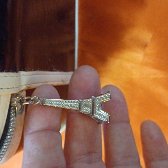 VINTAGE LANCOM VINYL BLACK/WHITE TRIM RED SILKY INSIDE TOWER ZIP PULLS BOX - Picture 9 of 16